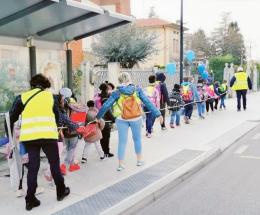 Pedibus e pulmino, in aula a 0 smog
