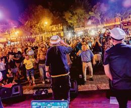 Vespe e trattori, grande festa