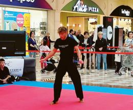 Karate e acrobazie, che spettacolo