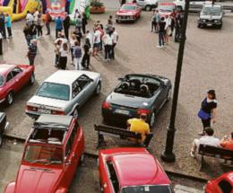 Auto storiche in piazza 