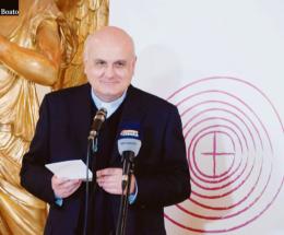 Il vescovo: “Dignità alle persone Lgbt”