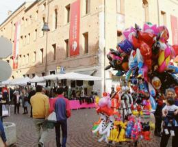 I bambini delle scuole al Mercatino dei piccoli