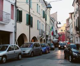 Strada sbarrata al piano del traffico