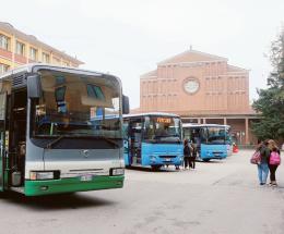 Cerca di rapire un 15enne che sta andando a scuola