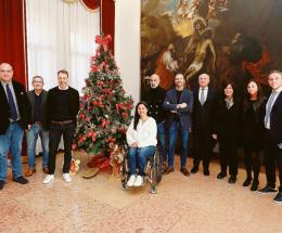 In città sta per accendersi il Natale