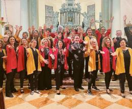 Il Delta Gospel Voices sale sul palco 