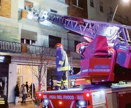 Fiamme e fumo in centro a Rovigo