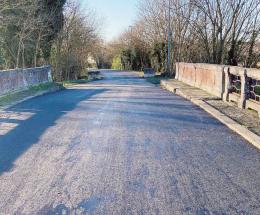 Addio all’ultima strada bianca del centro