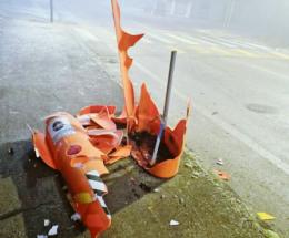 Fanno saltare il velobox ridotto in mille pezzi