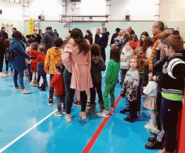 La Befana abbraccia l’Aics