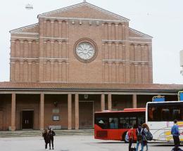 Piazzale Cervi, “adesso via i bus”