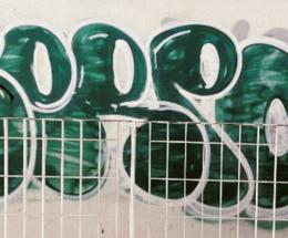 Retake pronta a coprire i graffiti dei vandali 