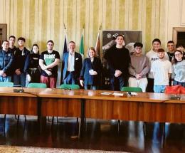 Venti giovani in cerca di futuro