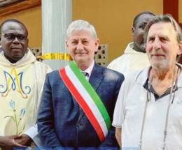 Il sindaco inaugura un'aula scolastica in Africa. "Antidoto all'emigrazione"
