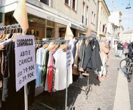 Lo Sbaracco in centro: lo shopping si fa all’aperto