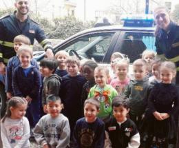 All’asilo si presenta la polizia