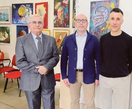 In piazzetta esposti i quadri della nonna di Giulia