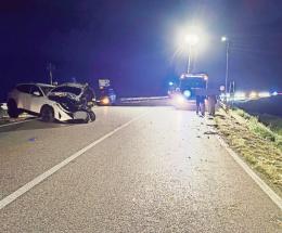 Paura in provinciale, frontale e auto fuori strada