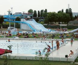 Piscina esterna pronta per l’estate