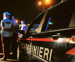 Si getta di lato per non essere travolto