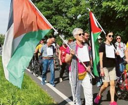 Marcia per chiedere lo stop delle bombe su Gaza