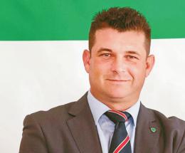 "Urla e bestemmie": rimosso il campo da calcio