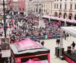Giro, “scritta pagina di storia”