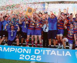 “Intitoliamo una via ai campioni rossoblù”