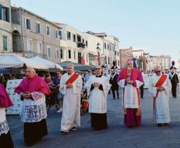 Reliquie dei santi, domani la processione