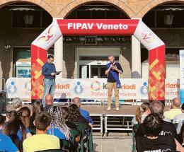 I campioni del volley scendono in piazza
