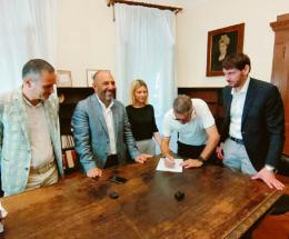 Comune-Buzzola, stretta di mano