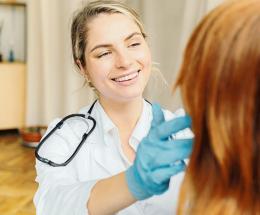 Dal 2020 via un medico su quattro