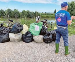 In cordata contro i rifiuti