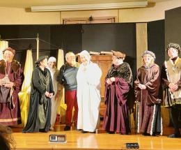 I giardini abbracciano la comicità