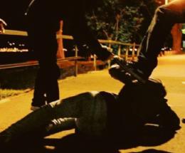 Massacrati di botte dalla baby gang