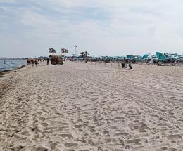 Bagnanti in riva al mare, è caos
