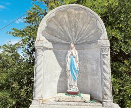 Il nuovo capitello torna a splendere