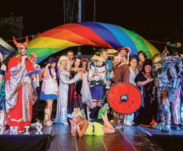 La città “invasa” dai Cosplay