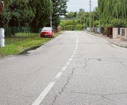 “Sfiorato da un’auto a folle velocità”
