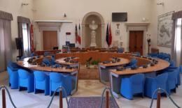 E ora il consiglio è sul filo del rasoio