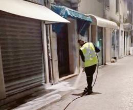 Via il guano dalle strade. Il sindaco: “Così ripulisco la città”