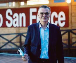 Ambulanti abusivi, è polemica