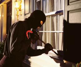 Va in ferie, gli razziano la casa