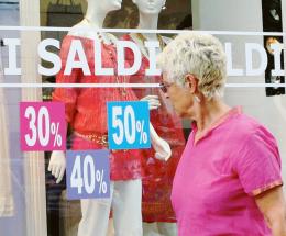 Saldi tiepidi, “colpa dell’online”