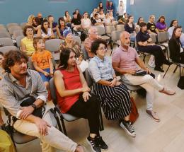 I più giovani vestono l’arancione