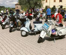 Il raduno Vespa dei gentlemen