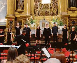 Il coro di voci bianche in chiesa
