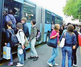 “Bus sovraffollati, non ci stiamo”
