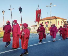 Corteo e tuffo nel Medioevo