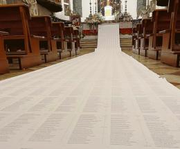 In chiesa l'elenco dei bimbi morti